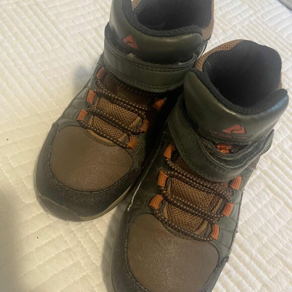Boys size 10 Ozark Trail Hiker High Top Boots, Brown - Picture 1 of 2